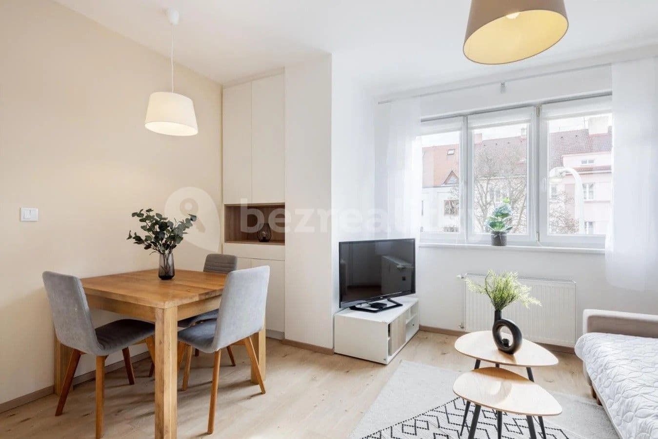 Prenájom bytu 3-izbový 65 m², Bělohorská, Praha, Praha Prenájom bytu 3-izbový 65 m², Bělohorská, Praha, Praha