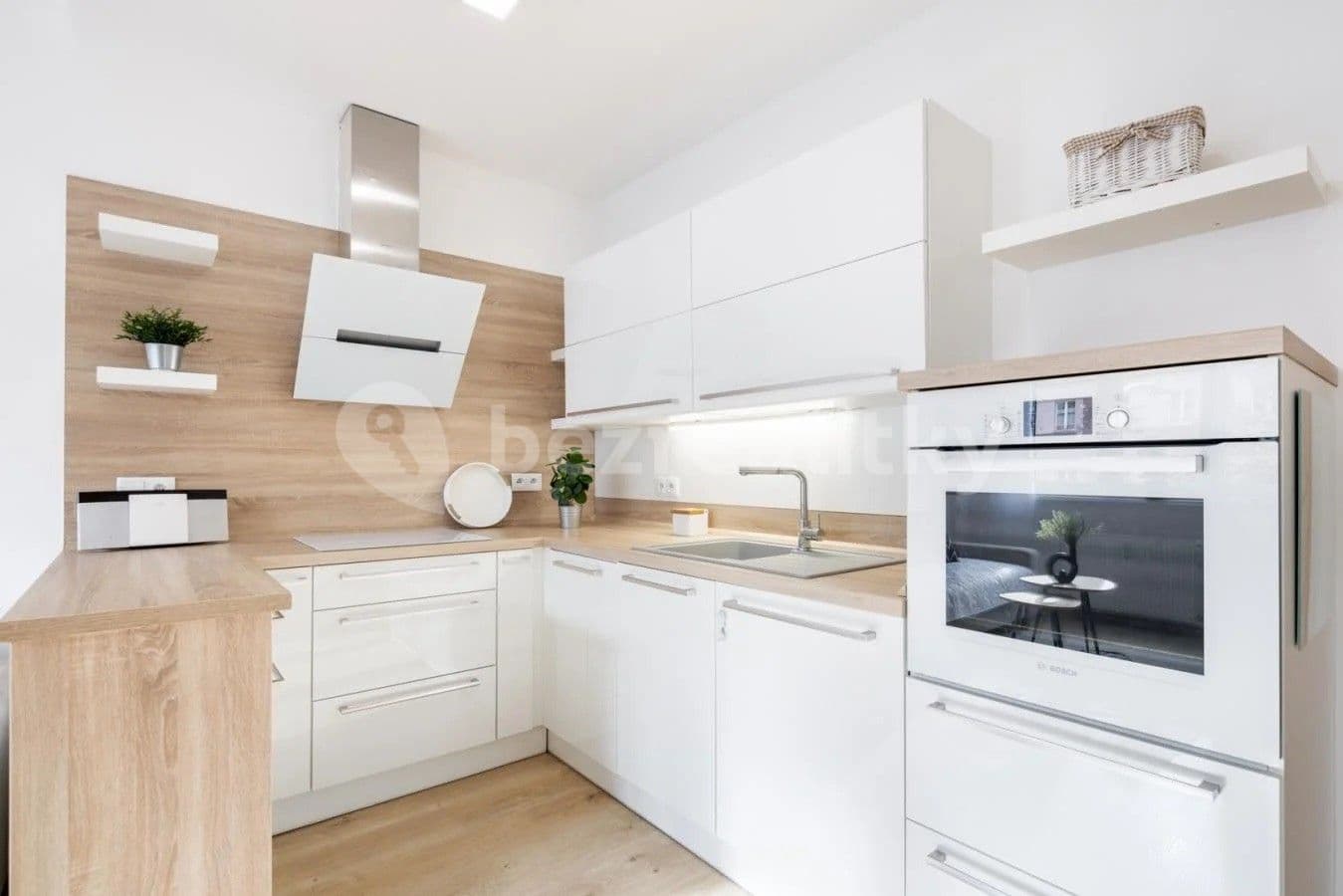 Prenájom bytu 3-izbový 65 m², Bělohorská, Praha, Praha Prenájom bytu 3-izbový 65 m², Bělohorská, Praha, Praha