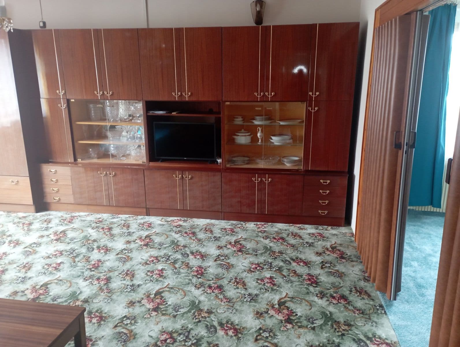 Prenájom bytu 2-izbový 80 m², 1. máje, Tuchlovice, Středočeský kraj Prenájom bytu 2-izbový 80 m², 1. máje, Tuchlovice, Středočeský kraj