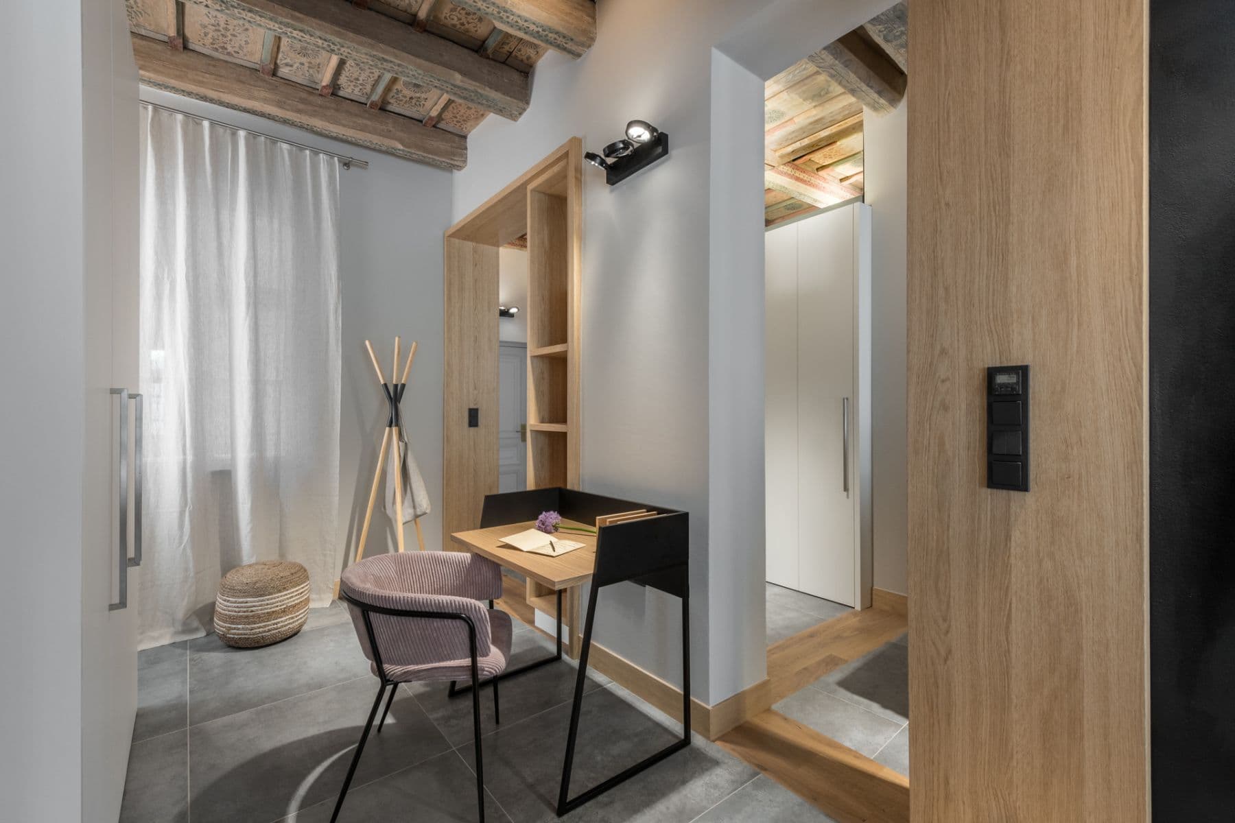 Prenájom bytu 90 m², Vlašská, Praha, Praha Prenájom bytu 90 m², Vlašská, Praha, Praha