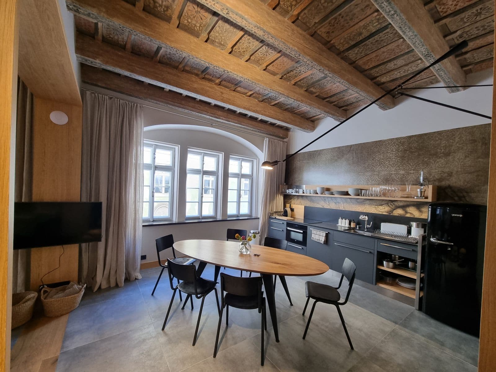 Prenájom bytu 90 m², Vlašská, Praha, Praha Prenájom bytu 90 m², Vlašská, Praha, Praha
