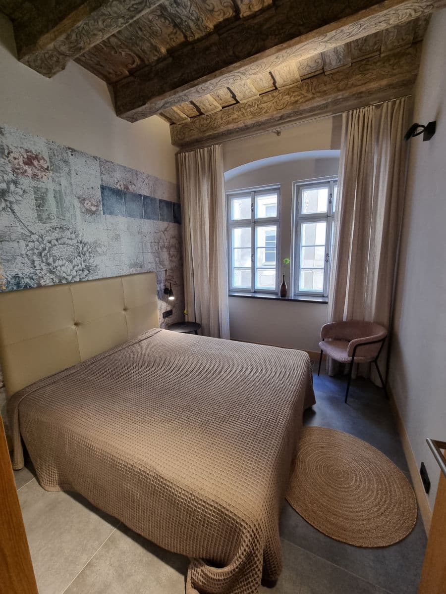Prenájom bytu 90 m², Vlašská, Praha, Praha Prenájom bytu 90 m², Vlašská, Praha, Praha