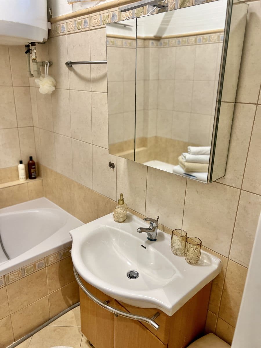Prenájom bytu 25 m², Na Bitevní Pláni, Praha, Praha Prenájom bytu 25 m², Na Bitevní Pláni, Praha, Praha