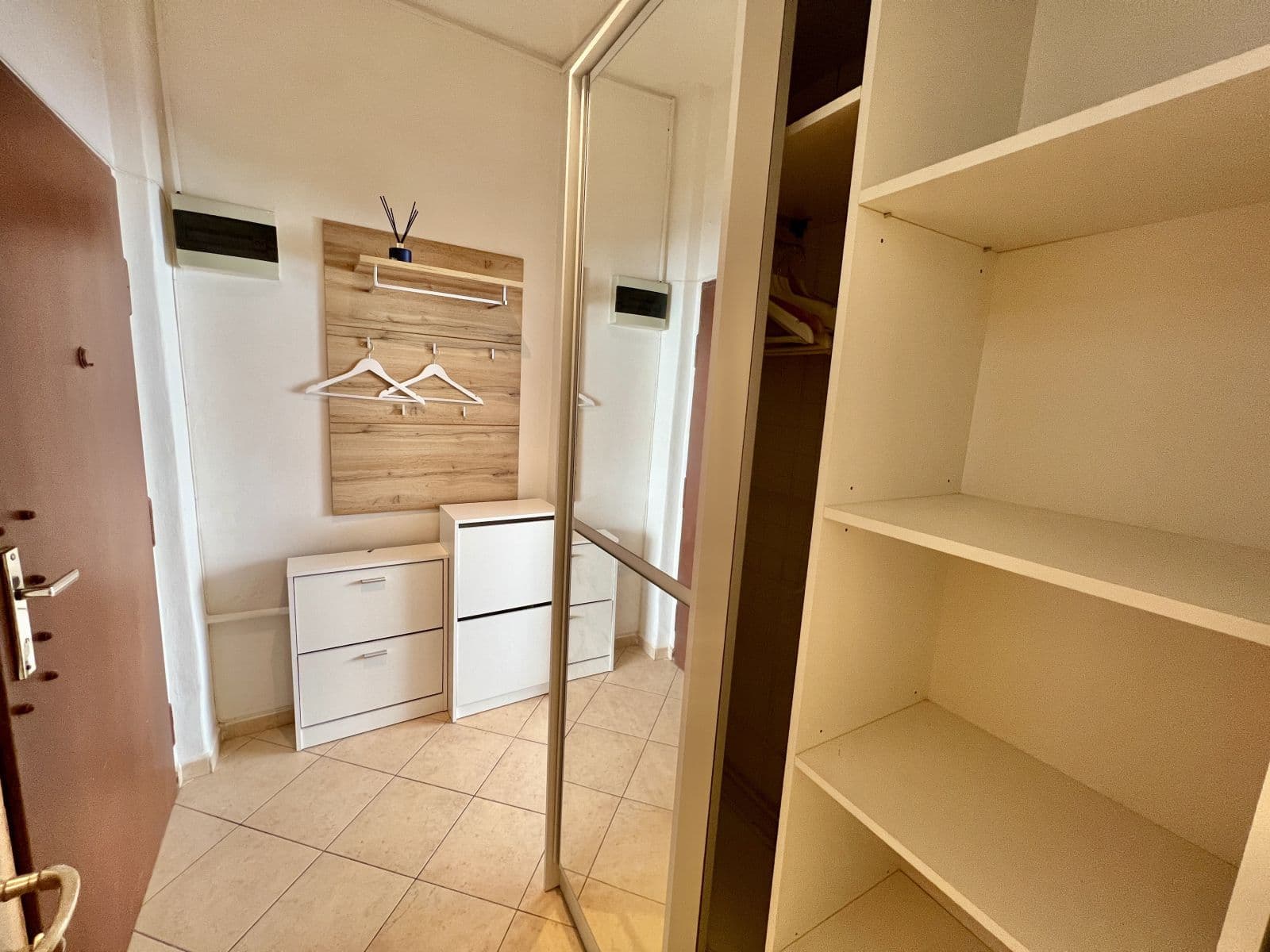 Prenájom bytu 25 m², Na Bitevní Pláni, Praha, Praha Prenájom bytu 25 m², Na Bitevní Pláni, Praha, Praha