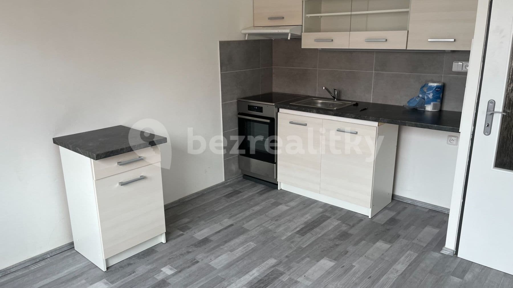 Prenájom bytu 1-izbový 37 m², Neklanova, Roudnice nad Labem, Ústecký kraj Prenájom bytu 1-izbový 37 m², Neklanova, Roudnice nad Labem, Ústecký kraj