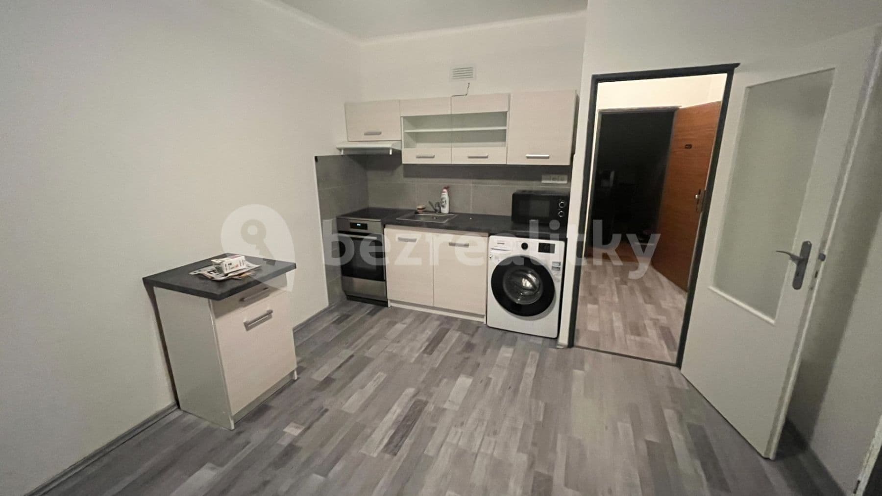 Prenájom bytu 1-izbový 37 m², Neklanova, Roudnice nad Labem, Ústecký kraj Prenájom bytu 1-izbový 37 m², Neklanova, Roudnice nad Labem, Ústecký kraj