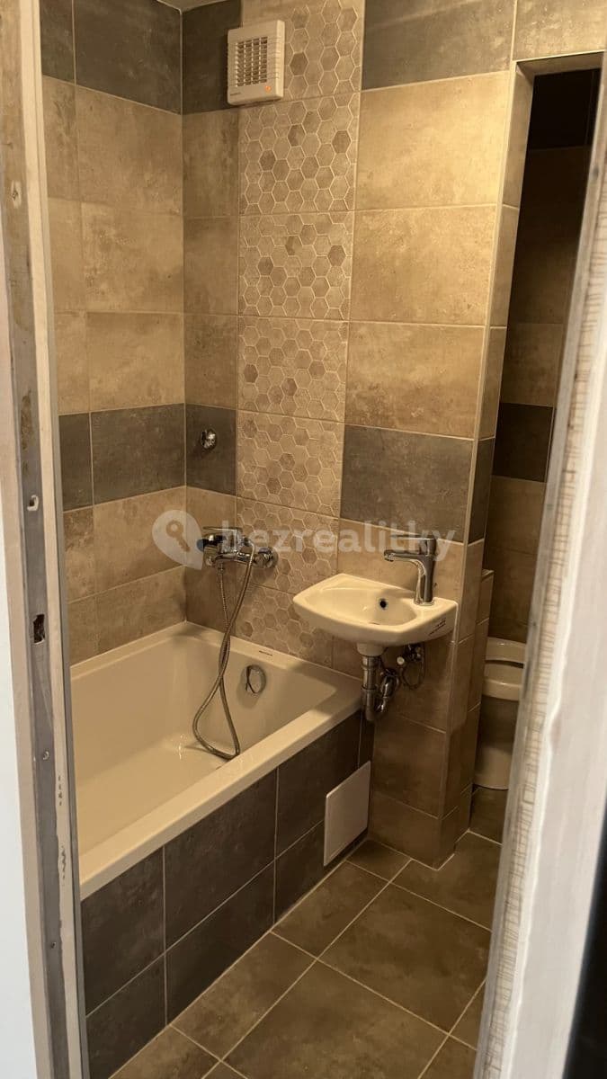 Prenájom bytu 1-izbový 37 m², Neklanova, Roudnice nad Labem, Ústecký kraj Prenájom bytu 1-izbový 37 m², Neklanova, Roudnice nad Labem, Ústecký kraj