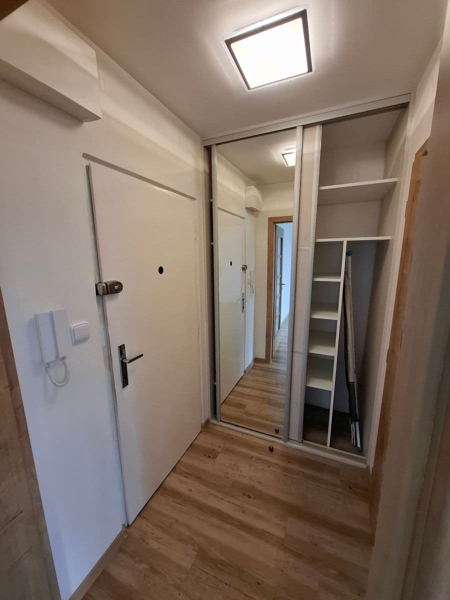Prenájom bytu 1-izbový 27 m², Veltruská, Praha, Praha Prenájom bytu 1-izbový 27 m², Veltruská, Praha, Praha