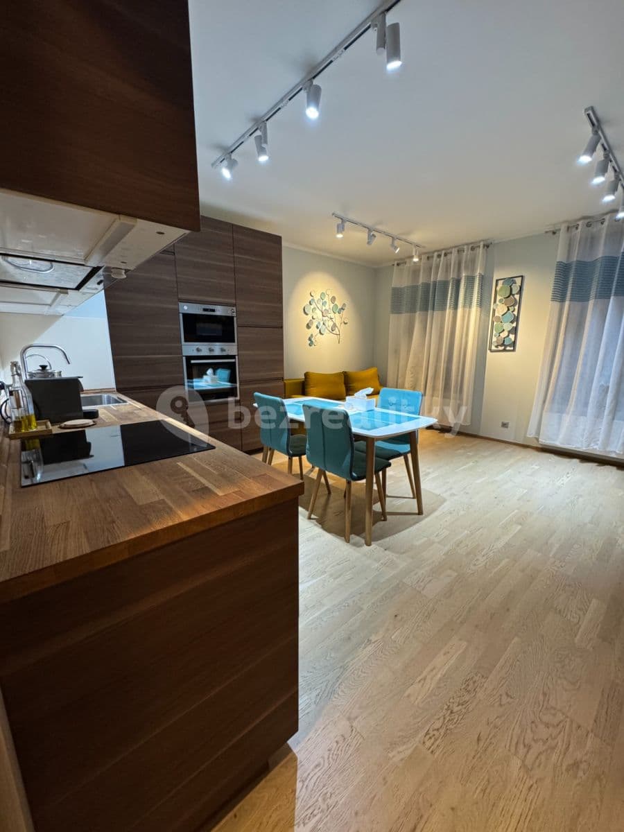 Prenájom bytu 2-izbový 50 m², V Háji, Praha, Praha Prenájom bytu 2-izbový 50 m², V Háji, Praha, Praha