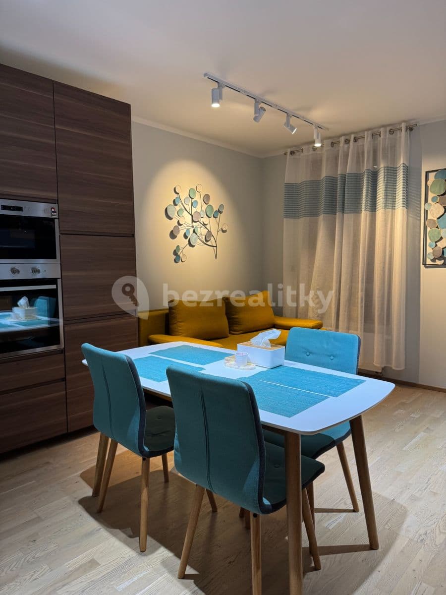 Prenájom bytu 2-izbový 50 m², V Háji, Praha, Praha Prenájom bytu 2-izbový 50 m², V Háji, Praha, Praha