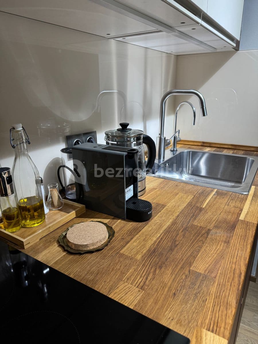 Prenájom bytu 2-izbový 50 m², V Háji, Praha, Praha Prenájom bytu 2-izbový 50 m², V Háji, Praha, Praha