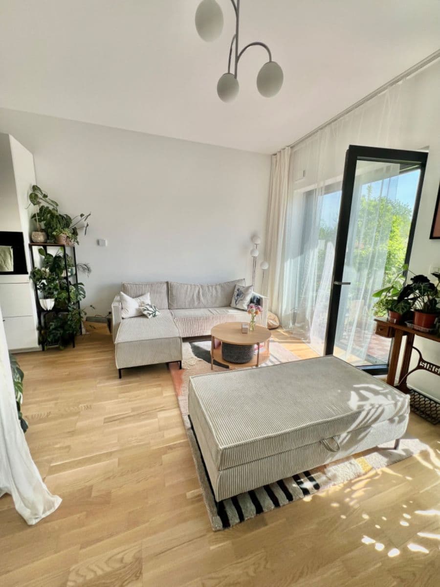 Prenájom bytu 1-izbový 60 m², Račianska, Nové Mesto, Bratislavský kraj Prenájom bytu 1-izbový 60 m², Račianska, Nové Mesto, Bratislavský kraj