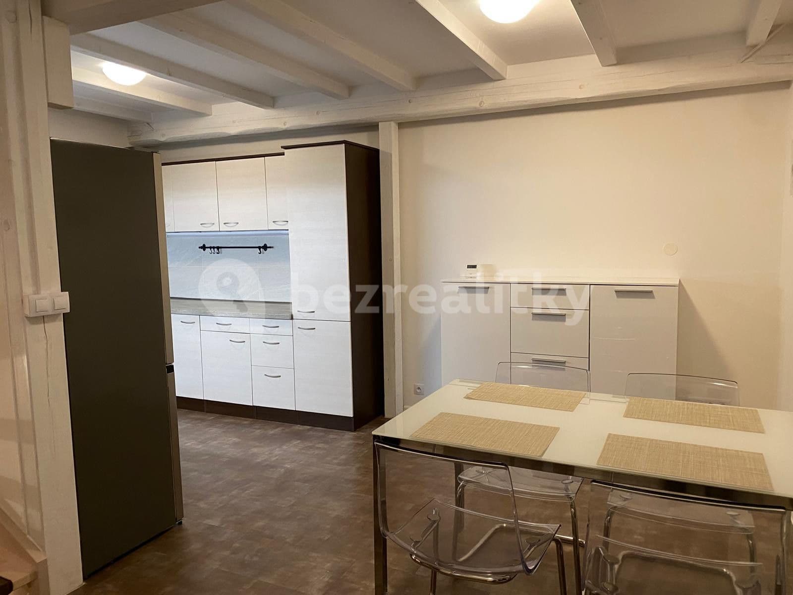 Prenájom bytu 3-izbový 107 m², Za rybníkem, Lišany, Středočeský kraj Prenájom bytu 3-izbový 107 m², Za rybníkem, Lišany, Středočeský kraj