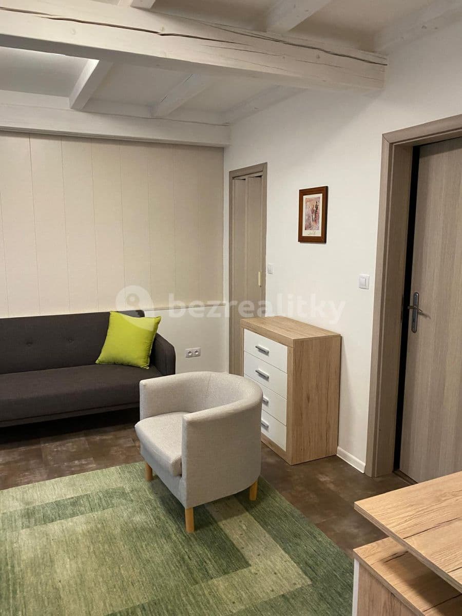 Prenájom bytu 3-izbový 107 m², Za rybníkem, Lišany, Středočeský kraj Prenájom bytu 3-izbový 107 m², Za rybníkem, Lišany, Středočeský kraj