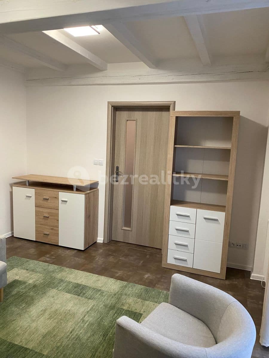 Prenájom bytu 3-izbový 107 m², Za rybníkem, Lišany, Středočeský kraj Prenájom bytu 3-izbový 107 m², Za rybníkem, Lišany, Středočeský kraj
