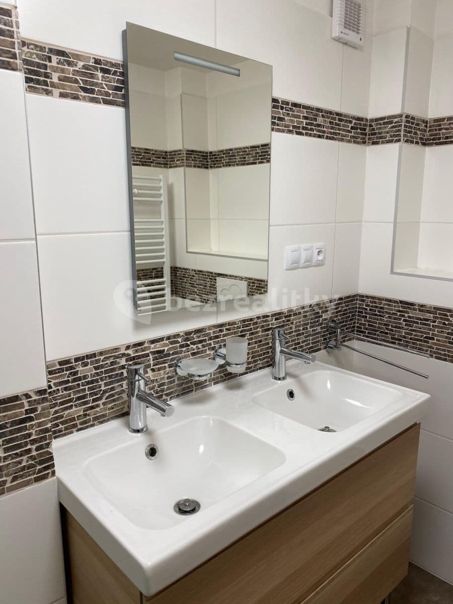 Prenájom bytu 3-izbový 107 m², Za rybníkem, Lišany, Středočeský kraj Prenájom bytu 3-izbový 107 m², Za rybníkem, Lišany, Středočeský kraj