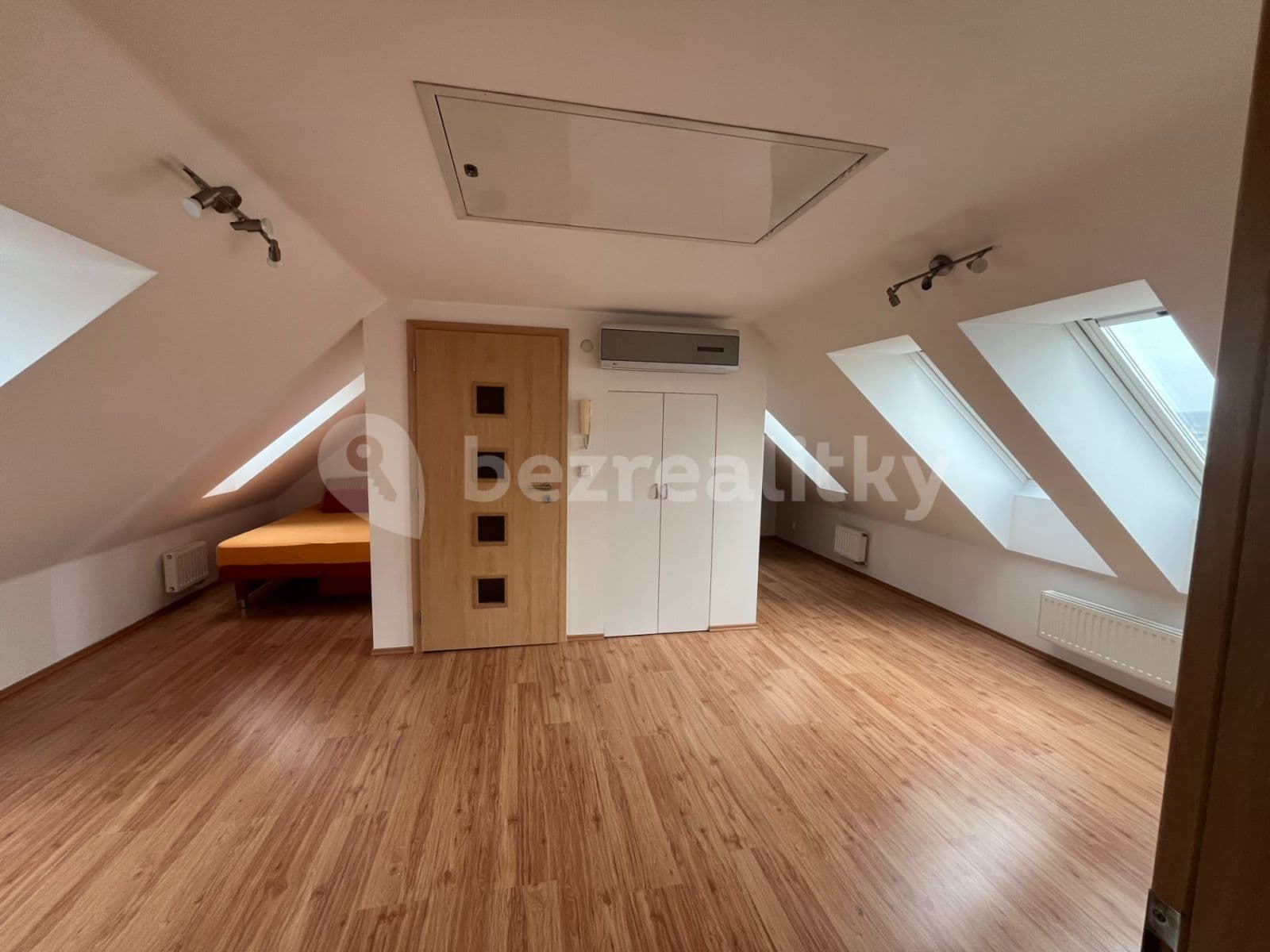 Prenájom bytu 3-izbový 120 m², Bohatcova, Brno, Jihomoravský kraj Prenájom bytu 3-izbový 120 m², Bohatcova, Brno, Jihomoravský kraj