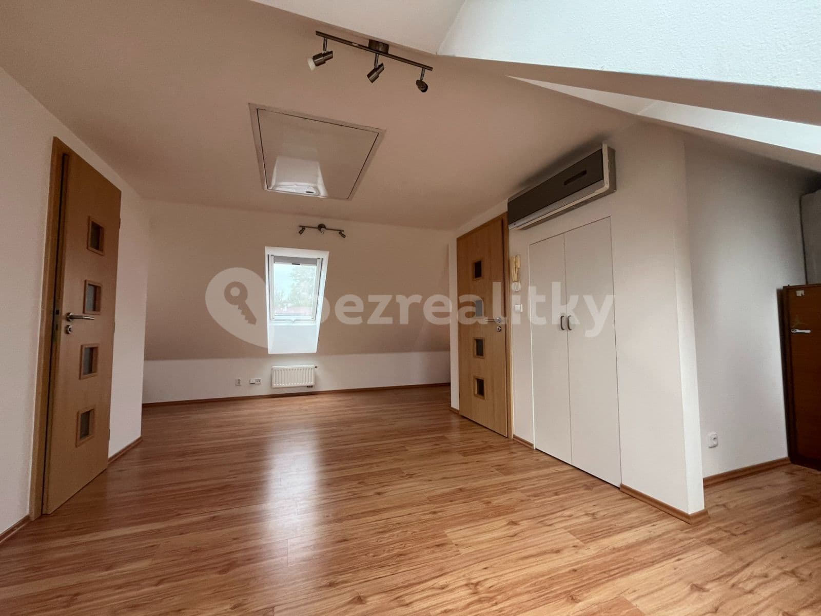 Prenájom bytu 3-izbový 120 m², Bohatcova, Brno, Jihomoravský kraj Prenájom bytu 3-izbový 120 m², Bohatcova, Brno, Jihomoravský kraj