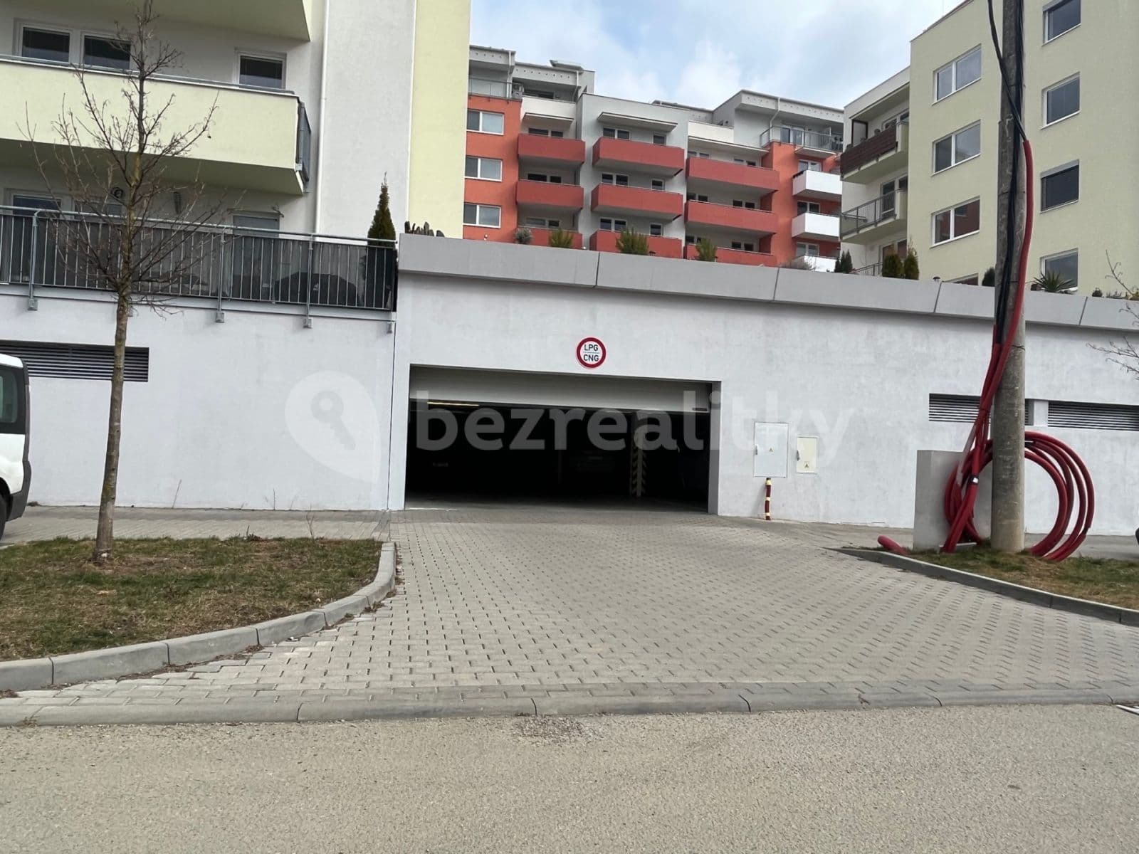 Prenájom garáže 14 m², Chvalovka, Brno, Jihomoravský kraj Prenájom garáže 14 m², Chvalovka, Brno, Jihomoravský kraj