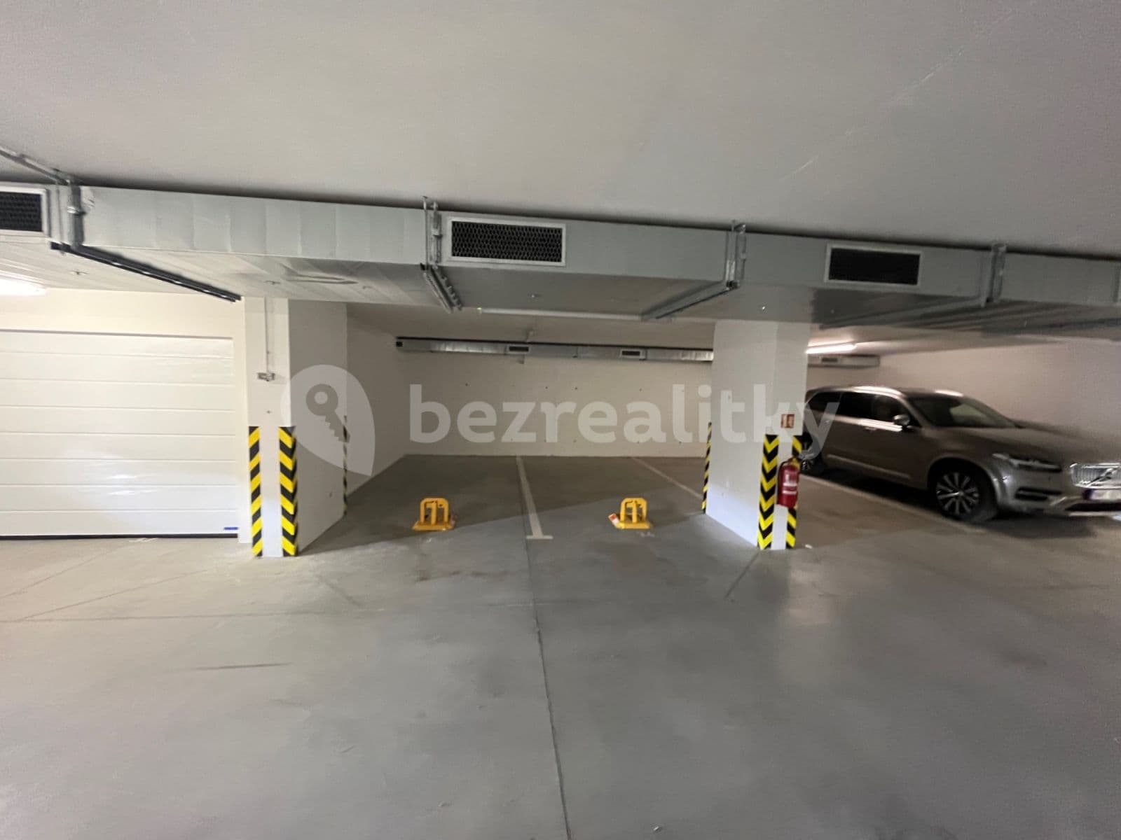 Prenájom garáže 14 m², Chvalovka, Brno, Jihomoravský kraj Prenájom garáže 14 m², Chvalovka, Brno, Jihomoravský kraj