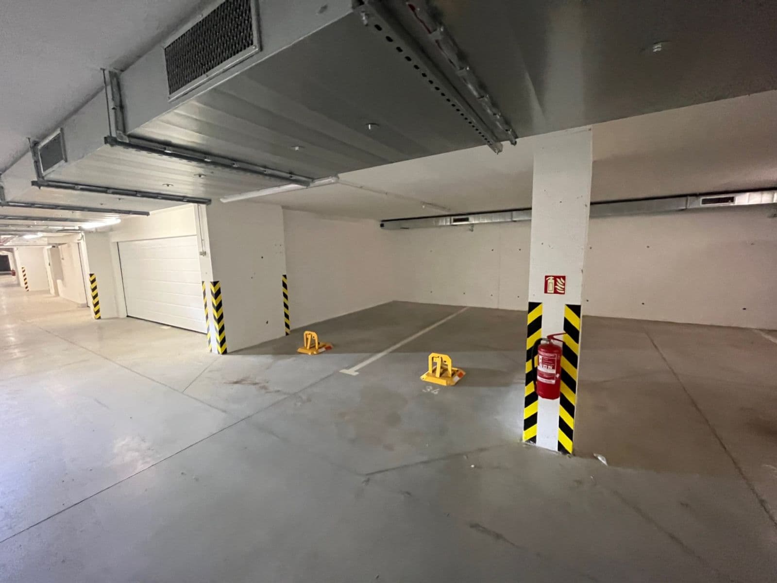 Prenájom garáže 14 m², Chvalovka, Brno, Jihomoravský kraj Prenájom garáže 14 m², Chvalovka, Brno, Jihomoravský kraj