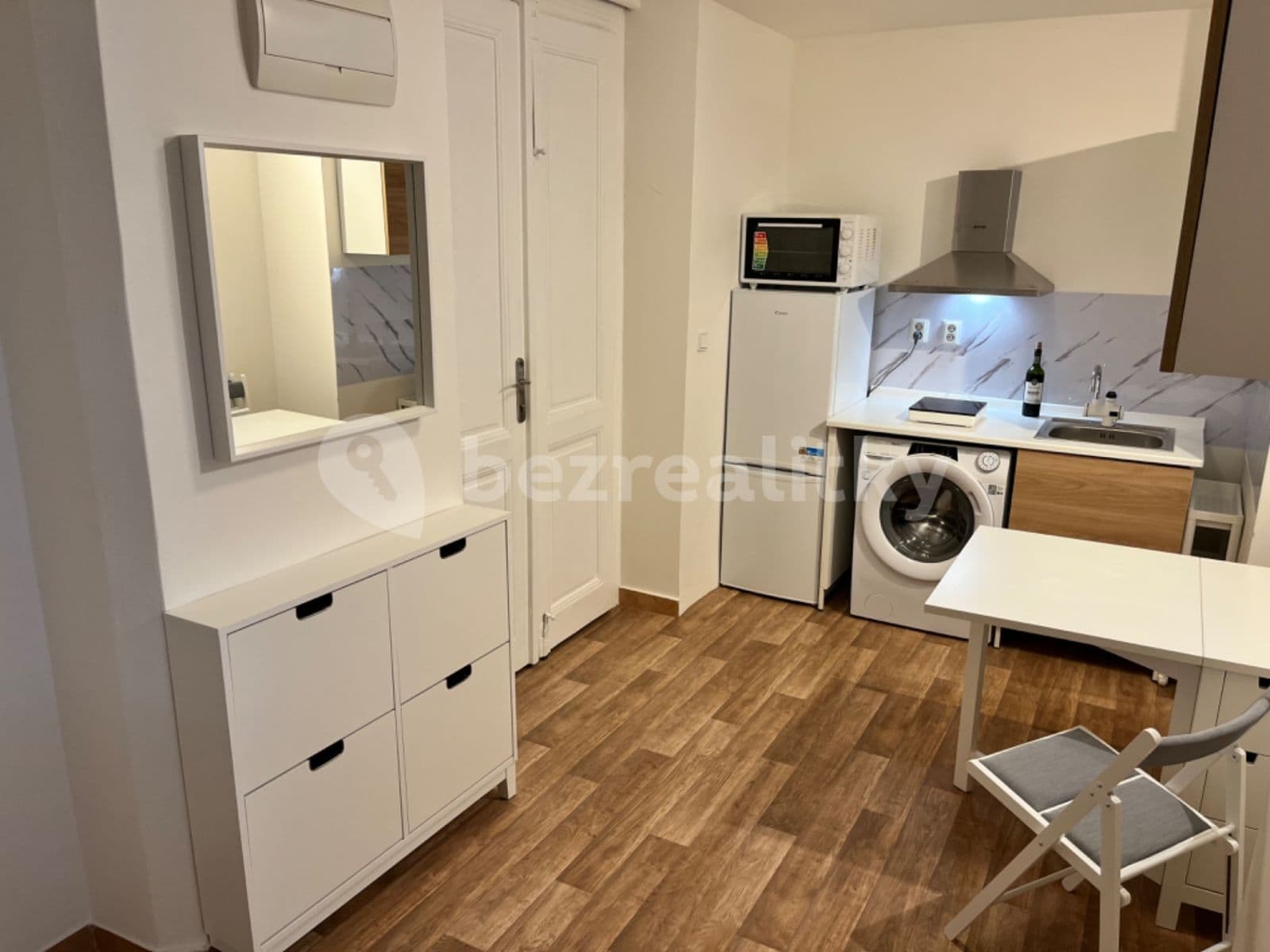 Prenájom bytu 2-izbový 58 m², Kolínská, Praha, Praha Prenájom bytu 2-izbový 58 m², Kolínská, Praha, Praha