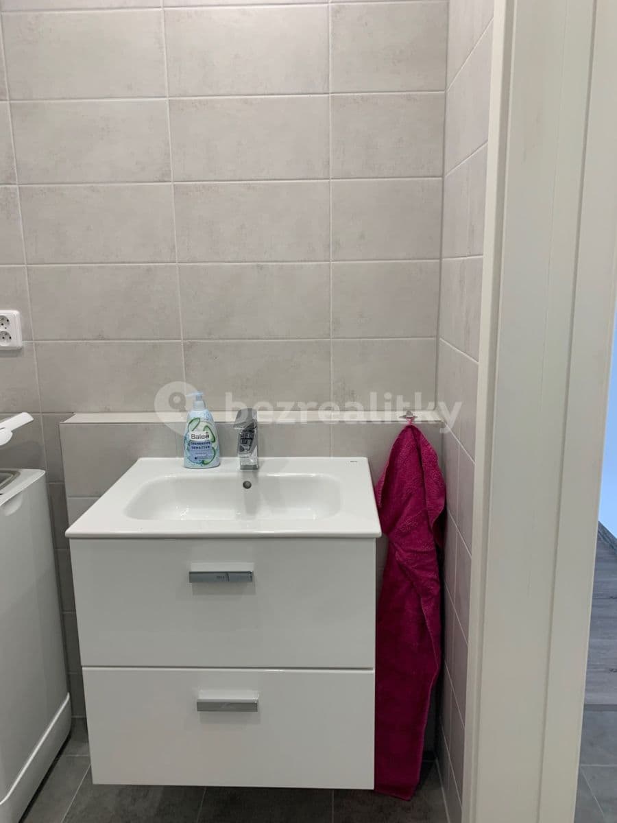 Prenájom bytu 1-izbový 36 m², Karly Machové, Beroun, Středočeský kraj Prenájom bytu 1-izbový 36 m², Karly Machové, Beroun, Středočeský kraj