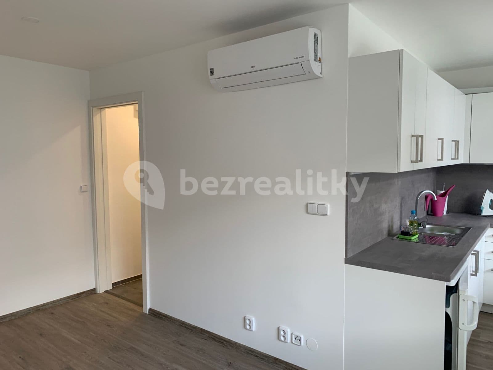Prenájom bytu 1-izbový 36 m², Karly Machové, Beroun, Středočeský kraj Prenájom bytu 1-izbový 36 m², Karly Machové, Beroun, Středočeský kraj