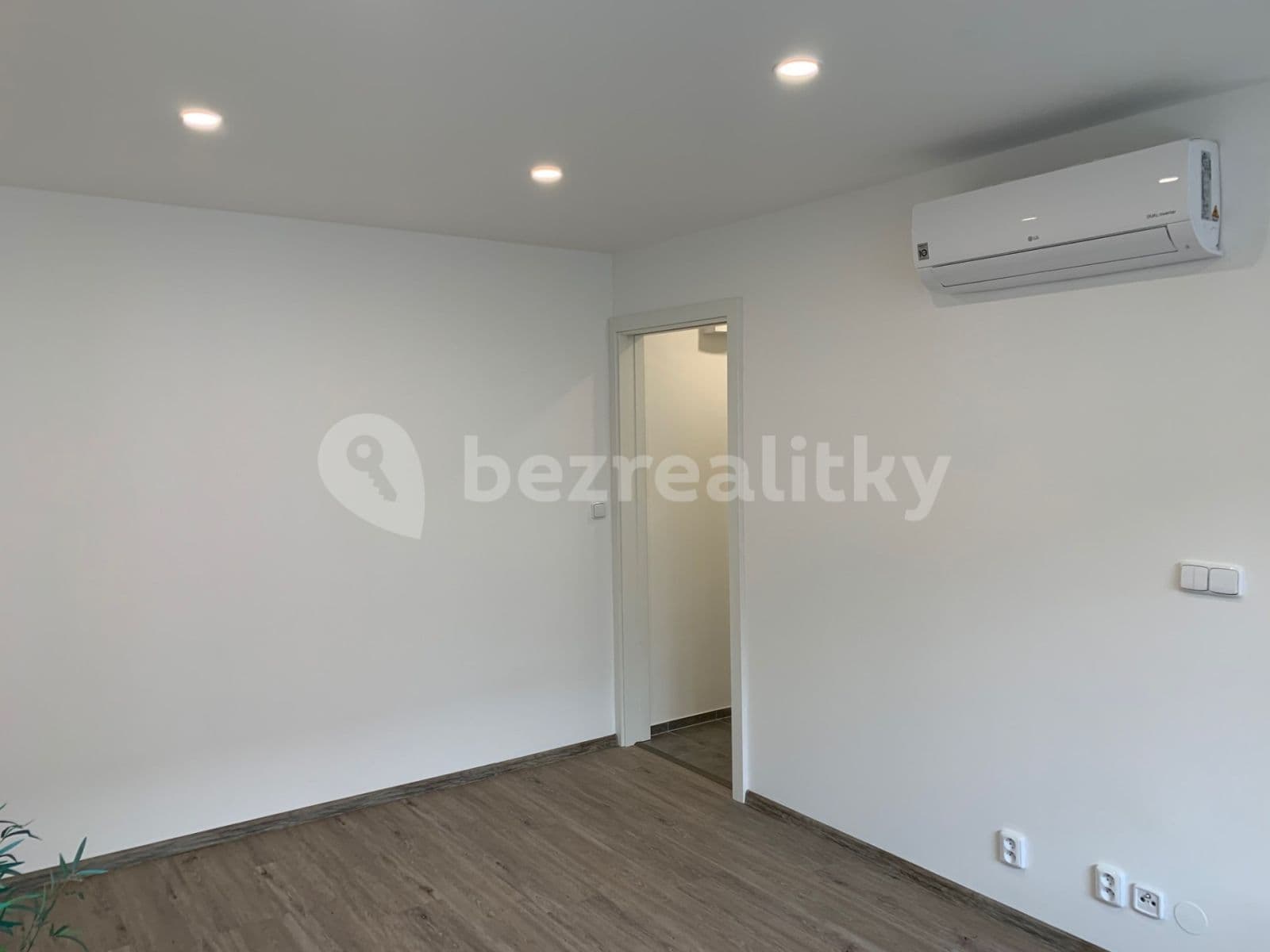 Prenájom bytu 1-izbový 36 m², Karly Machové, Beroun, Středočeský kraj Prenájom bytu 1-izbový 36 m², Karly Machové, Beroun, Středočeský kraj