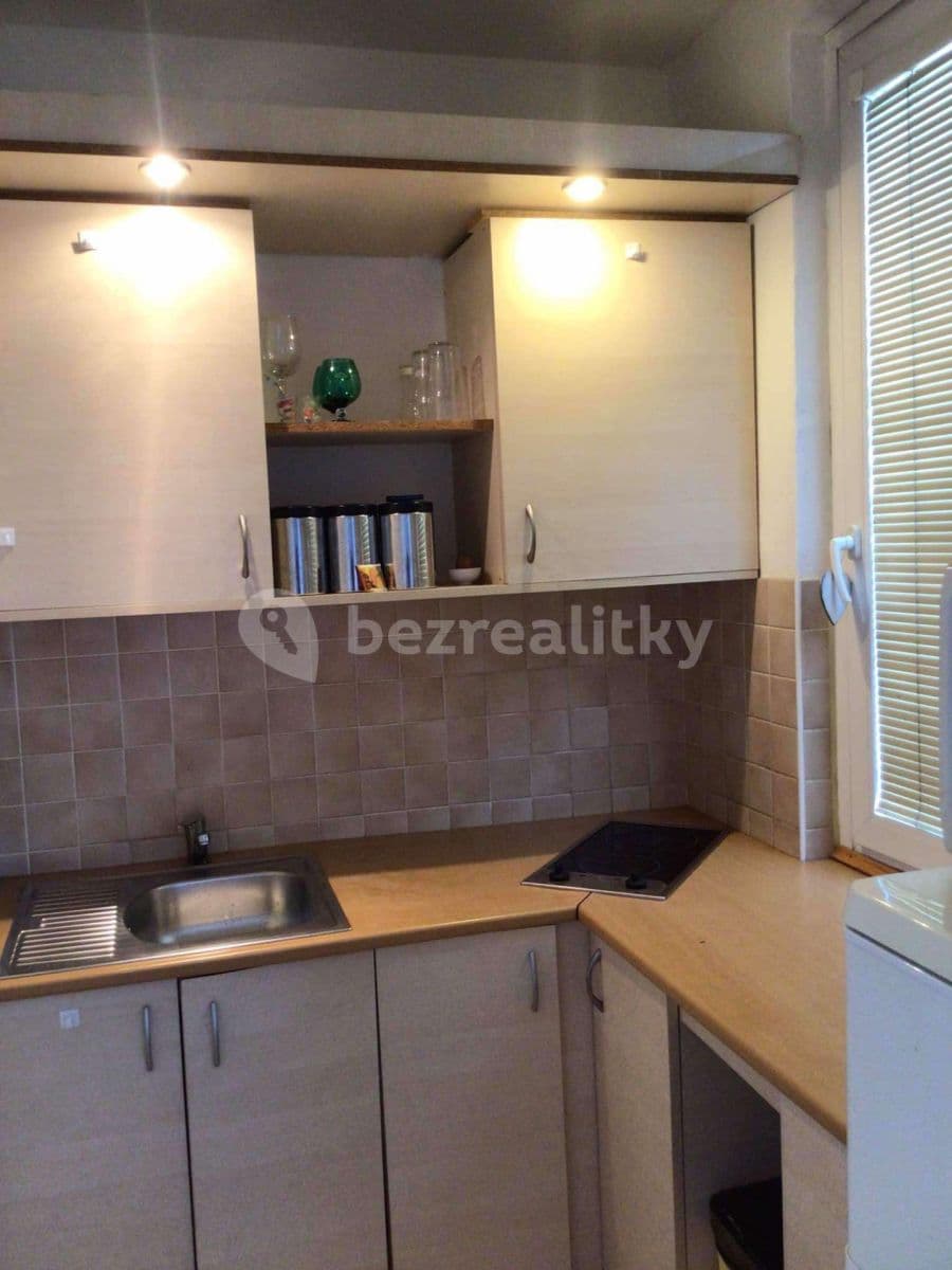 Prenájom bytu 1-izbový 32 m², Benkova, Praha, Praha Prenájom bytu 1-izbový 32 m², Benkova, Praha, Praha