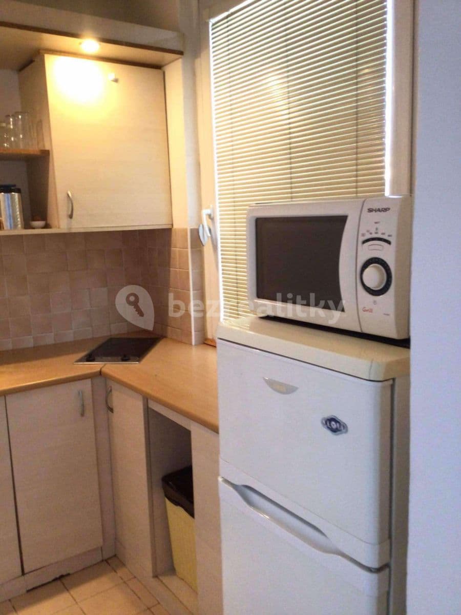 Prenájom bytu 1-izbový 32 m², Benkova, Praha, Praha Prenájom bytu 1-izbový 32 m², Benkova, Praha, Praha