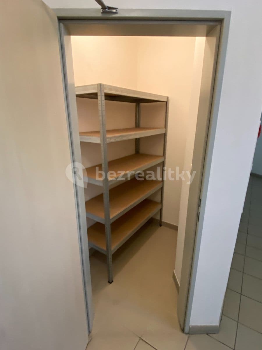 Prenájom garáže 20 m², Athénská, Praha, Praha Prenájom garáže 20 m², Athénská, Praha, Praha