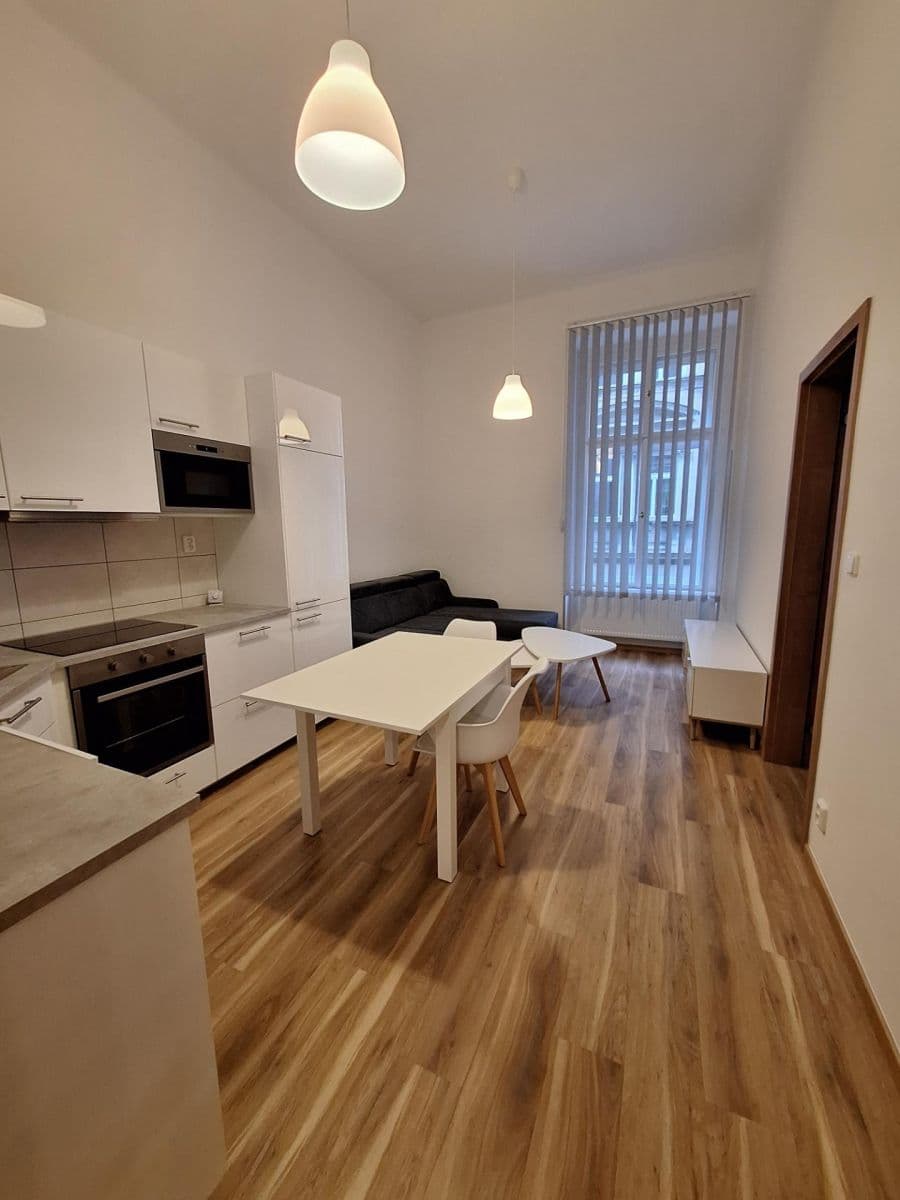 Prenájom bytu 2-izbový 49 m², Mikovcova, Praha, Praha Prenájom bytu 2-izbový 49 m², Mikovcova, Praha, Praha