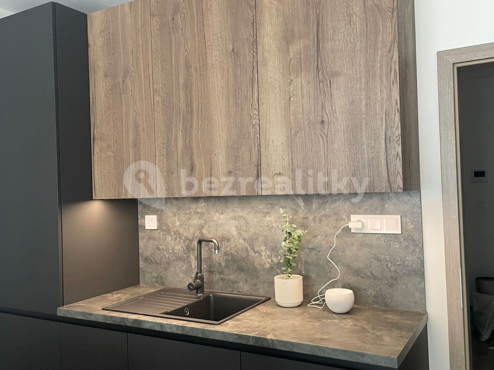 Prenájom bytu 1-izbový 33 m², Frištenského, Olomouc, Olomoucký kraj Prenájom bytu 1-izbový 33 m², Frištenského, Olomouc, Olomoucký kraj