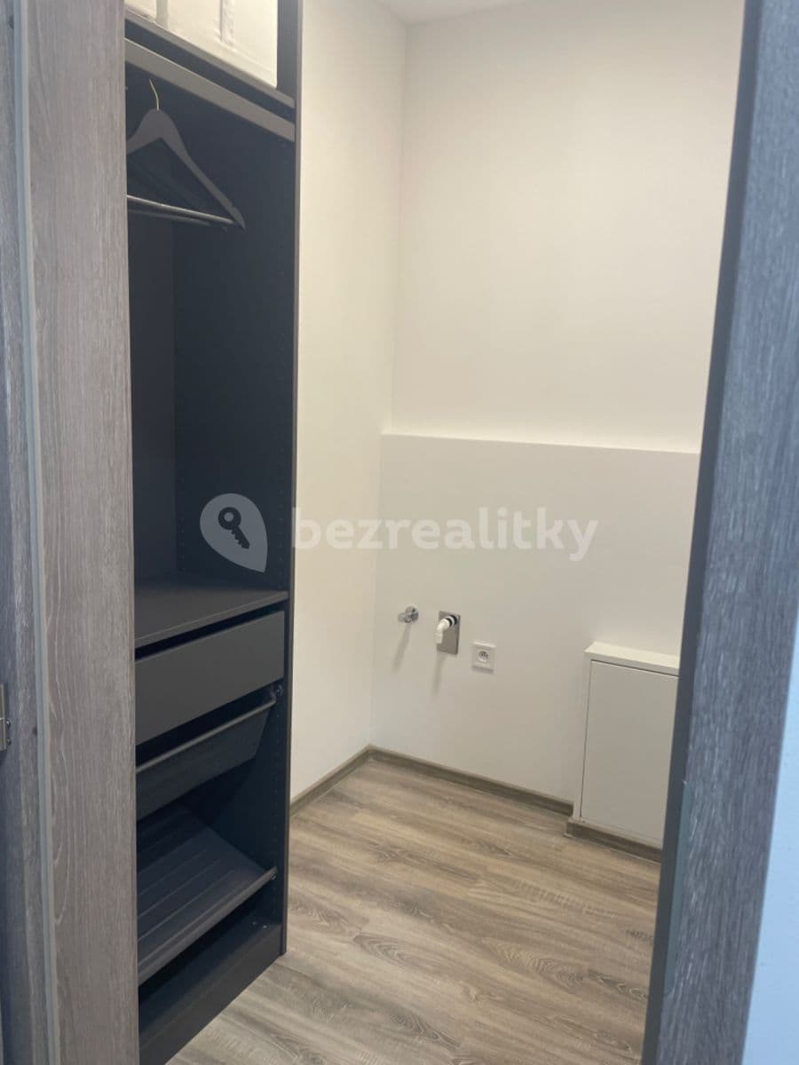 Prenájom bytu 1-izbový 33 m², Frištenského, Olomouc, Olomoucký kraj Prenájom bytu 1-izbový 33 m², Frištenského, Olomouc, Olomoucký kraj