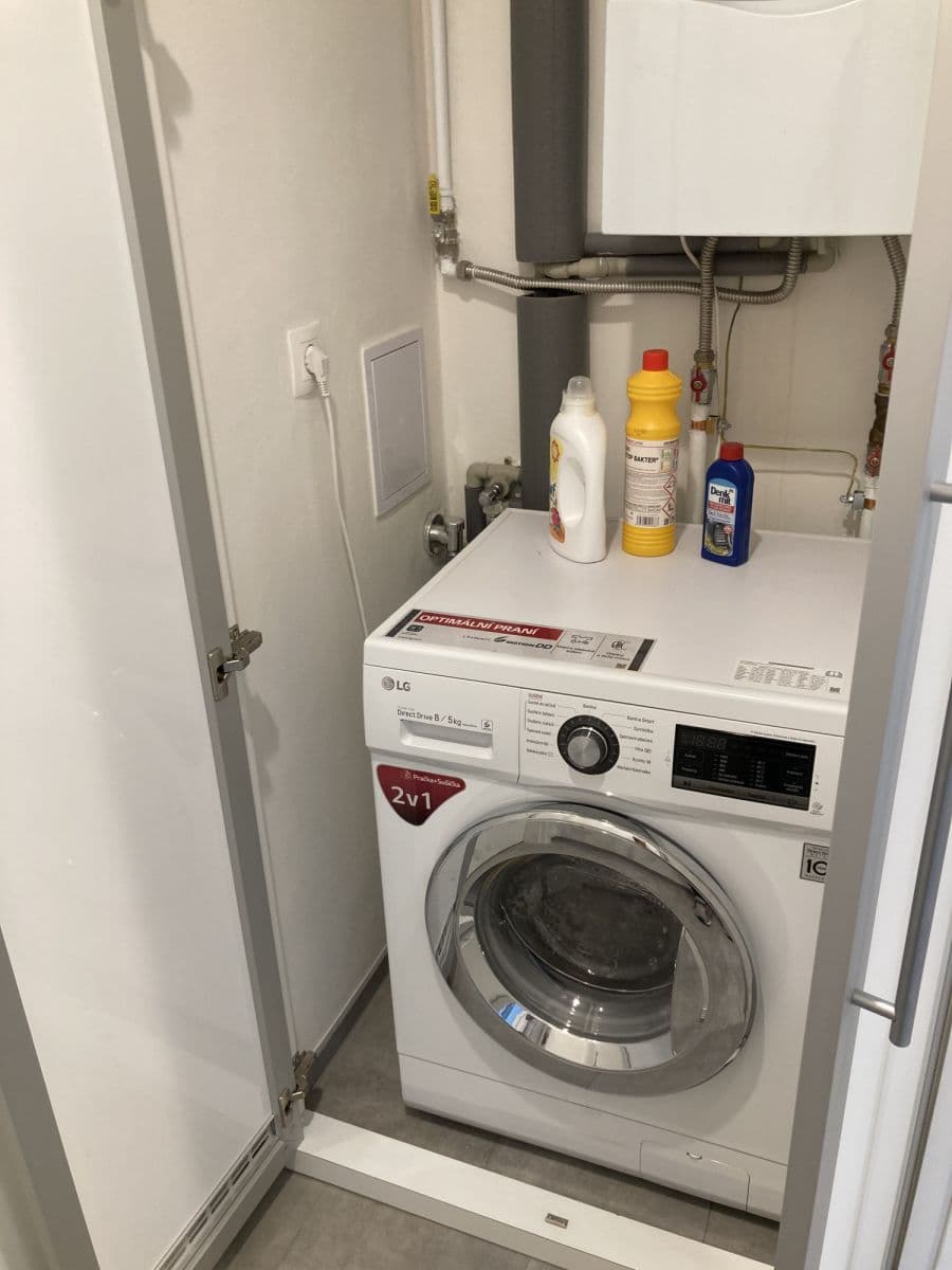 Prenájom bytu 88 m², Weberova, Praha, Praha Prenájom bytu 88 m², Weberova, Praha, Praha
