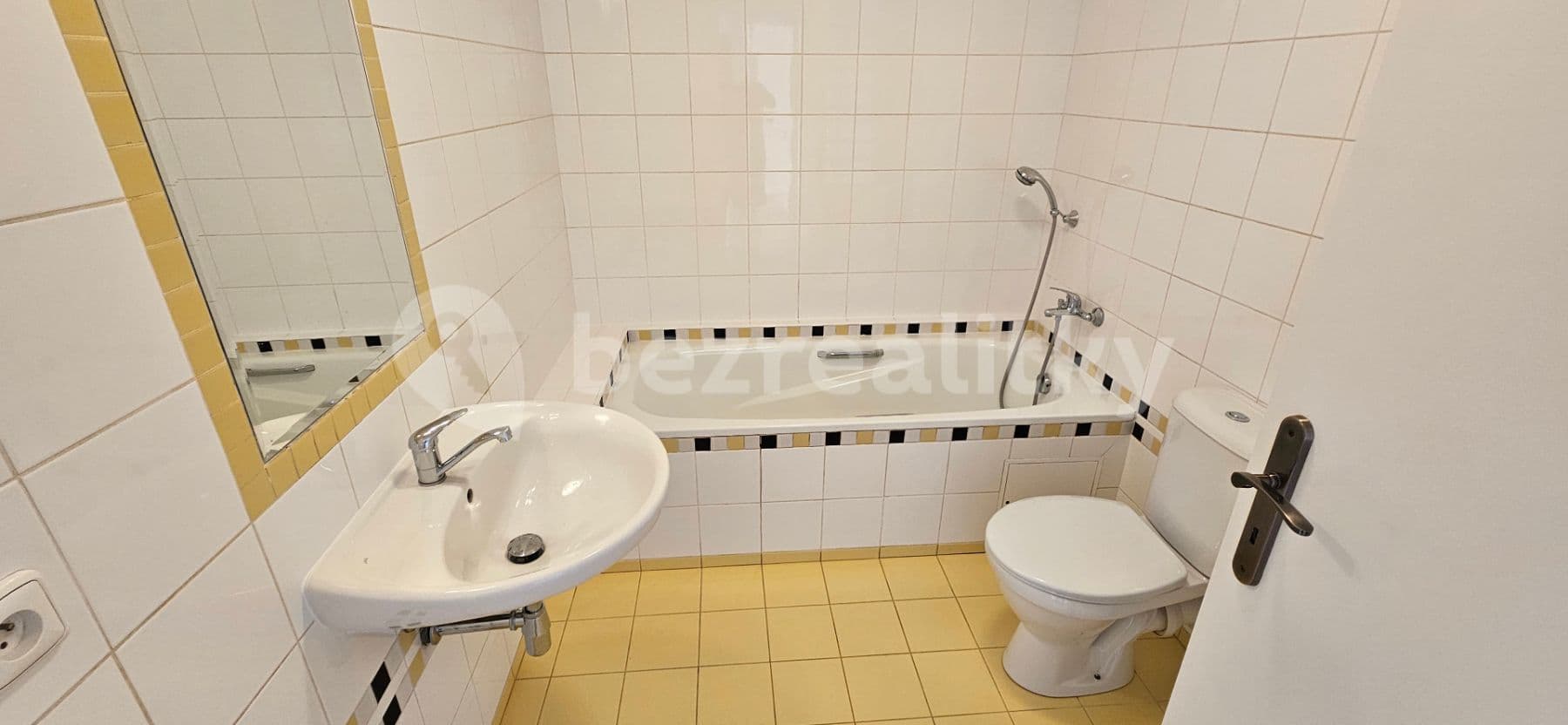 Prenájom bytu 2-izbový 75 m², Zenklova, Praha, Praha Prenájom bytu 2-izbový 75 m², Zenklova, Praha, Praha