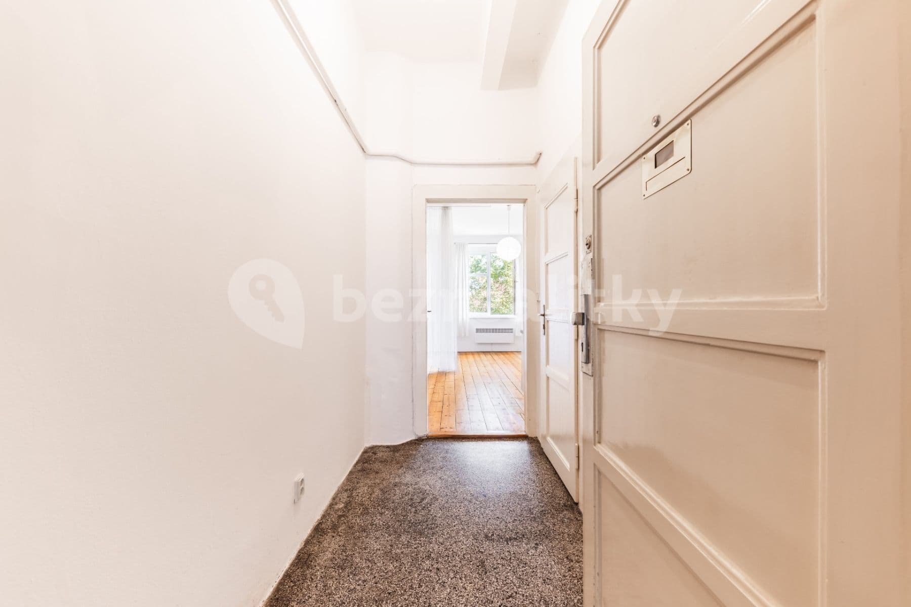 Prenájom bytu 1-izbový 30 m², Černokostelecká, Praha, Praha Prenájom bytu 1-izbový 30 m², Černokostelecká, Praha, Praha