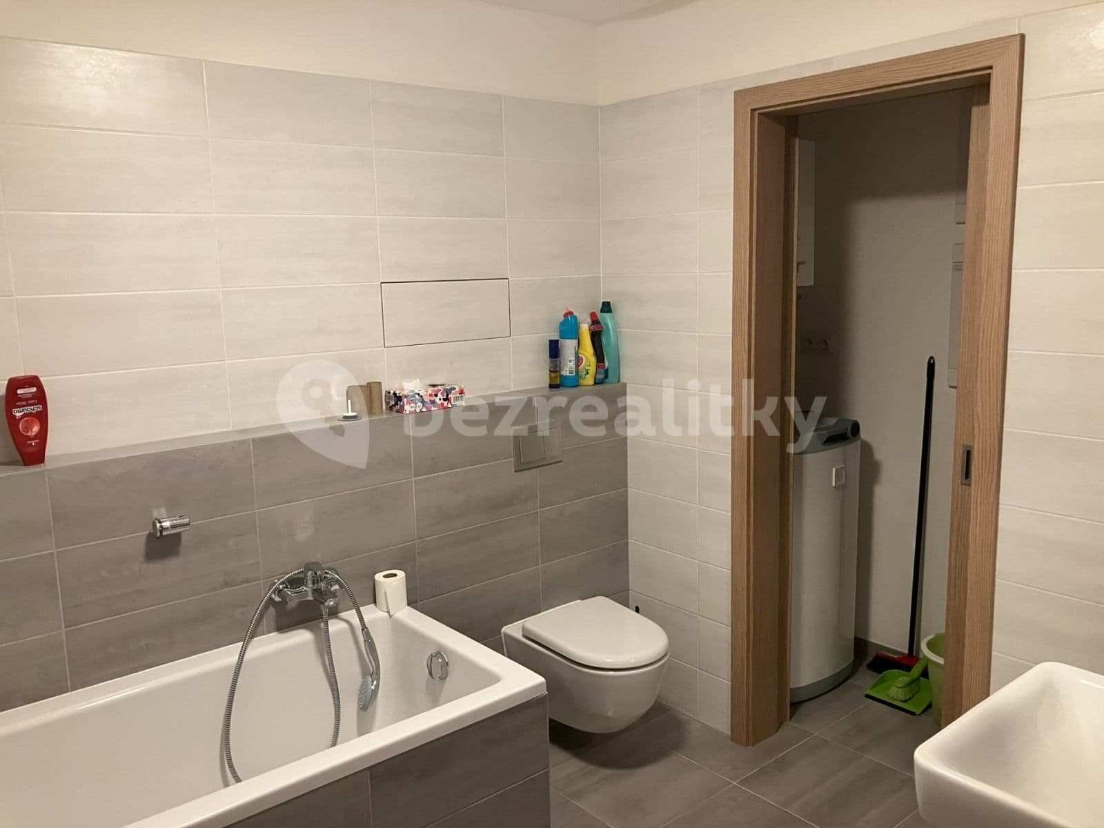Prenájom bytu 2-izbový 56 m², Naskové, Praha, Praha Prenájom bytu 2-izbový 56 m², Naskové, Praha, Praha