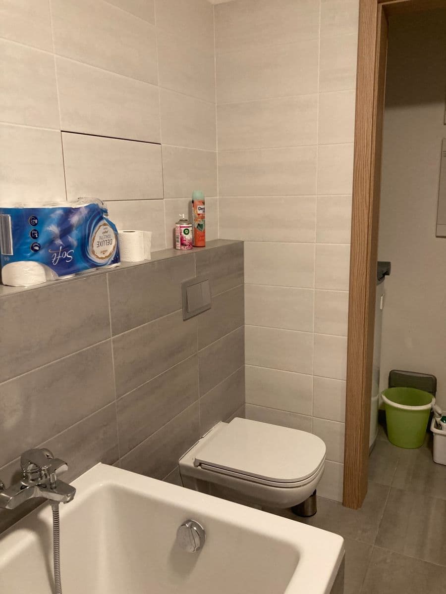 Prenájom bytu 2-izbový 56 m², Naskové, Praha, Praha Prenájom bytu 2-izbový 56 m², Naskové, Praha, Praha