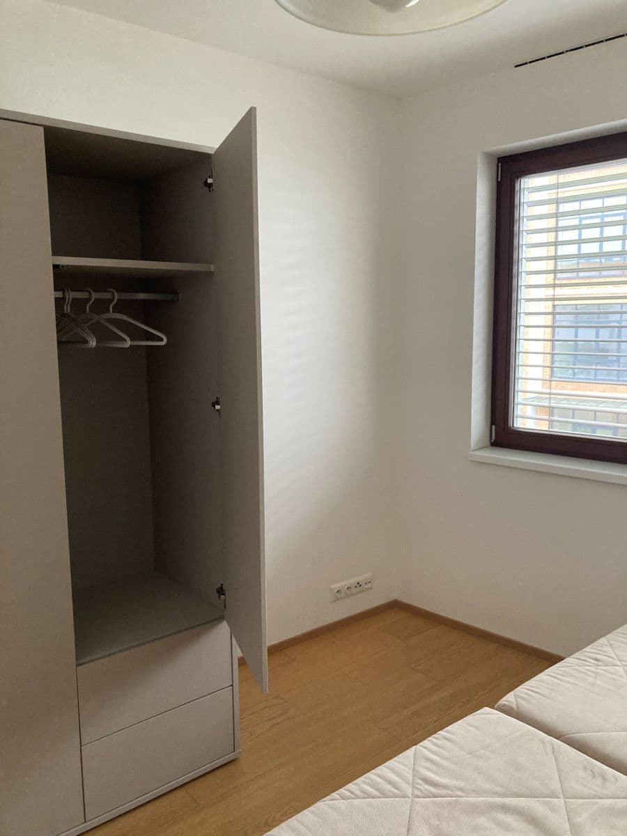 Prenájom bytu 2-izbový 56 m², Naskové, Praha, Praha Prenájom bytu 2-izbový 56 m², Naskové, Praha, Praha