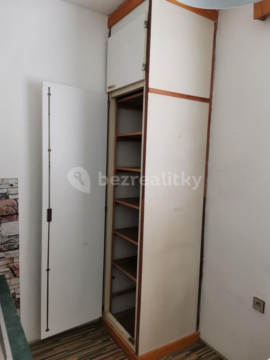 Prenájom bytu 1-izbový 48 m², Pavlova, Pardubice, Pardubický kraj Prenájom bytu 1-izbový 48 m², Pavlova, Pardubice, Pardubický kraj