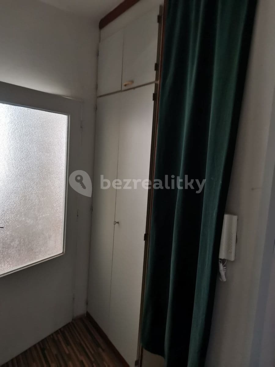 Prenájom bytu 1-izbový 48 m², Pavlova, Pardubice, Pardubický kraj Prenájom bytu 1-izbový 48 m², Pavlova, Pardubice, Pardubický kraj