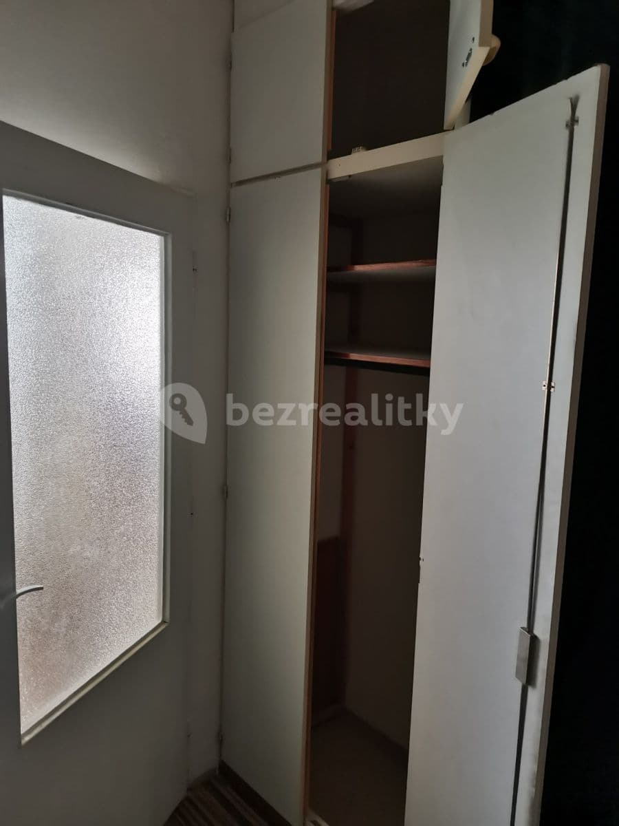 Prenájom bytu 1-izbový 48 m², Pavlova, Pardubice, Pardubický kraj Prenájom bytu 1-izbový 48 m², Pavlova, Pardubice, Pardubický kraj