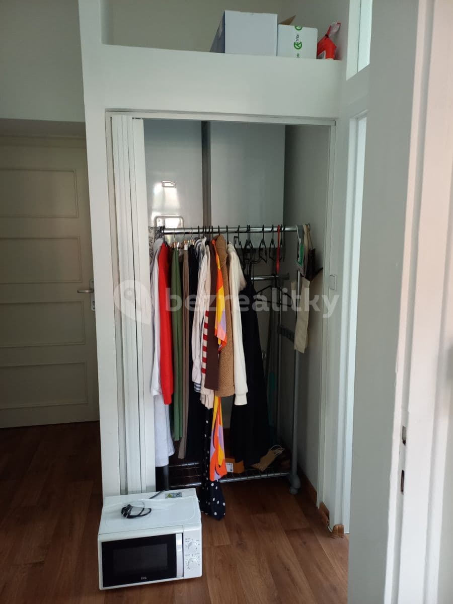 Prenájom bytu Garsoniéra 32 m², Na Míčánkách, Praha, Praha Prenájom bytu Garsoniéra 32 m², Na Míčánkách, Praha, Praha