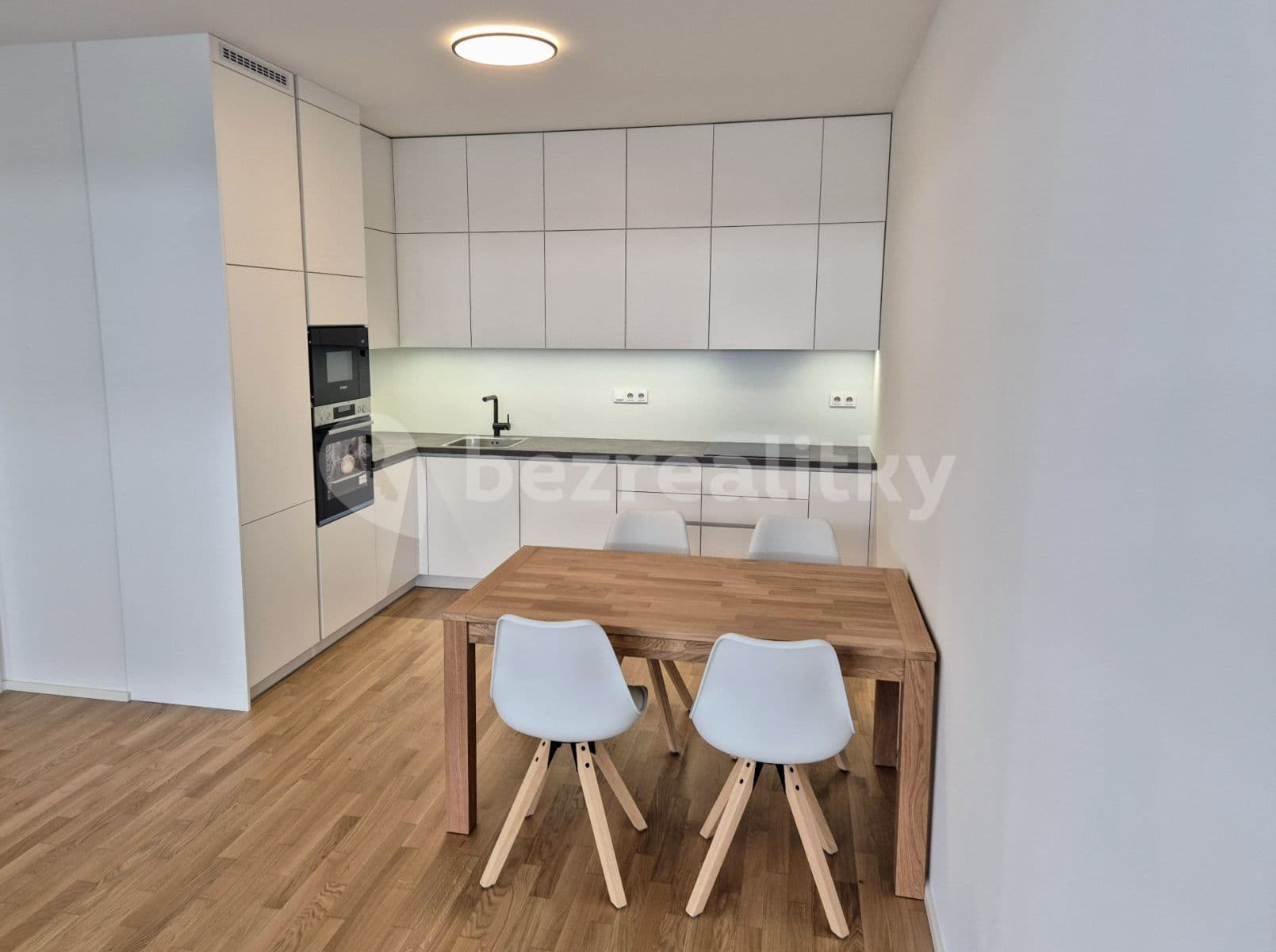 Prenájom bytu 2-izbový 53 m², Armády, Praha, Praha Prenájom bytu 2-izbový 53 m², Armády, Praha, Praha