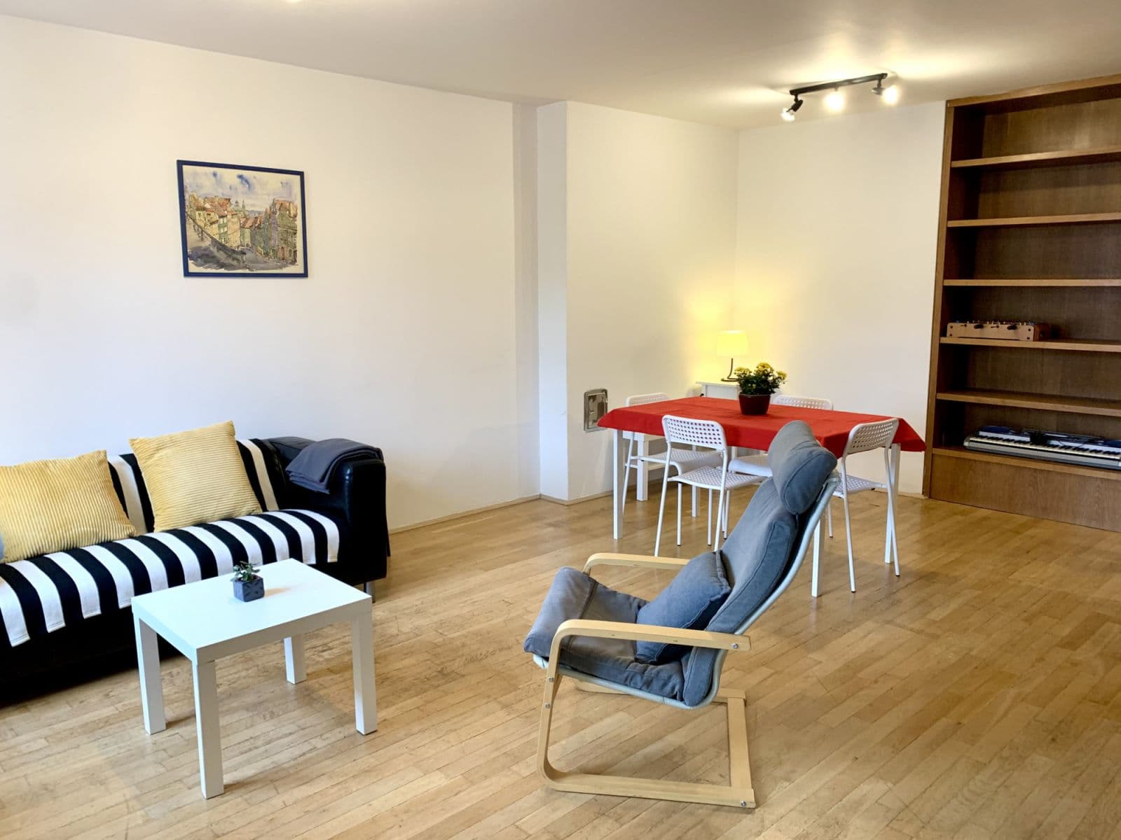 Prenájom bytu 89 m², Jičínská, Praha, Praha Prenájom bytu 89 m², Jičínská, Praha, Praha