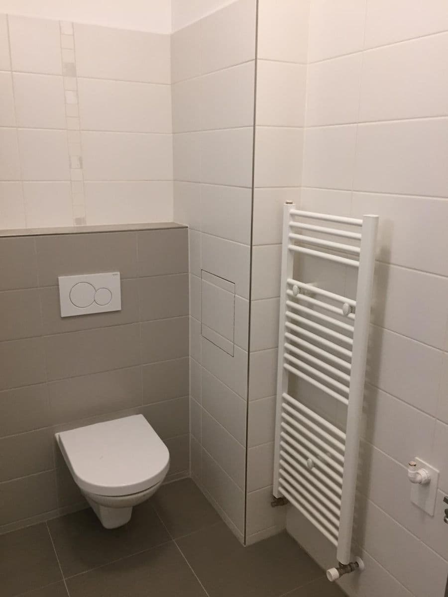 Prenájom bytu 1-izbový 35 m², Rubešova, Plzeň, Plzeňský kraj Prenájom bytu 1-izbový 35 m², Rubešova, Plzeň, Plzeňský kraj