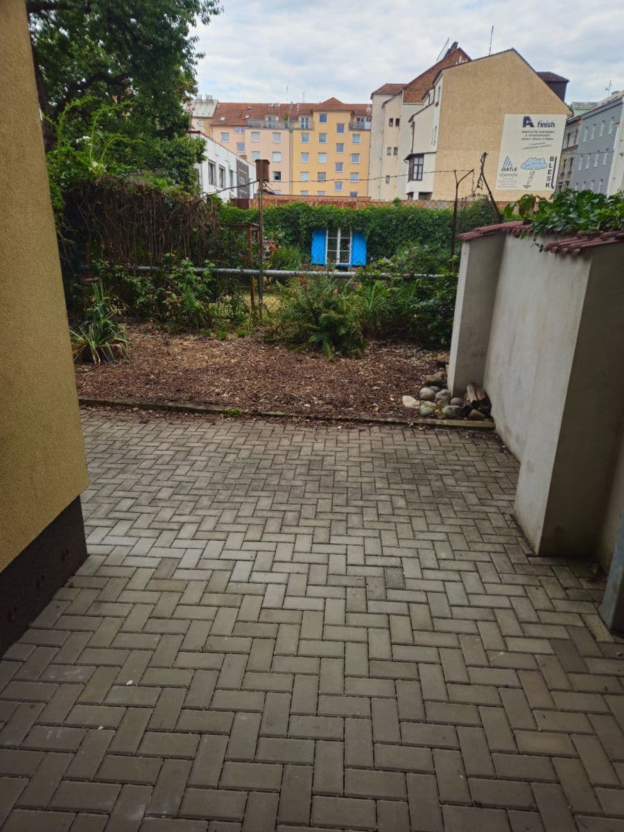 Prenájom bytu 1-izbový 35 m², Rubešova, Plzeň, Plzeňský kraj Prenájom bytu 1-izbový 35 m², Rubešova, Plzeň, Plzeňský kraj