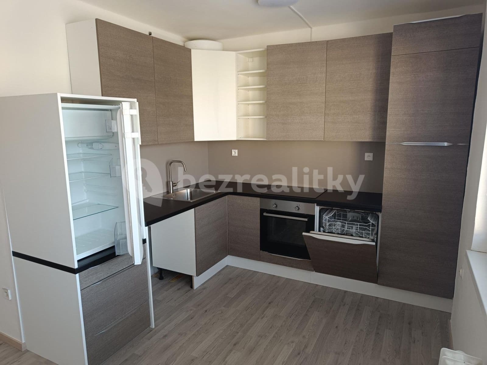 Prenájom bytu 2-izbový 50 m², U Uranie, Praha, Praha Prenájom bytu 2-izbový 50 m², U Uranie, Praha, Praha